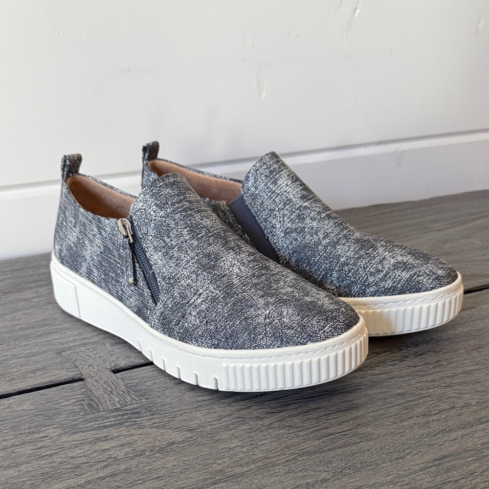 NWOT Soul Naturalizer Turner Women’s Slip-on Sneaker 9